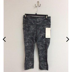 Women's Lululemon Rival HR Crop 22 size 8